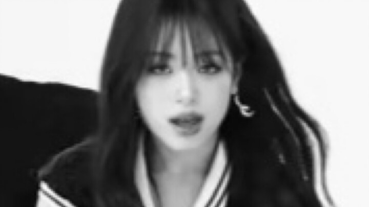 أشيد بتعبيرات آهيون وقدرته على التعبير. وجهه البارد مذهل.