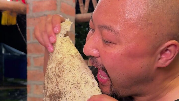 Hanya makan nasi babi panggang yang sederhana.