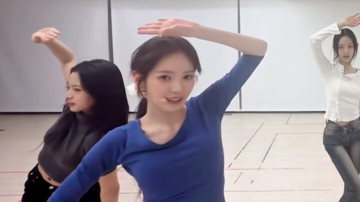 เสื้อสีน้ำเงินที่มียอดวิวเกินหนึ่งล้าน｜kiiikiii sui