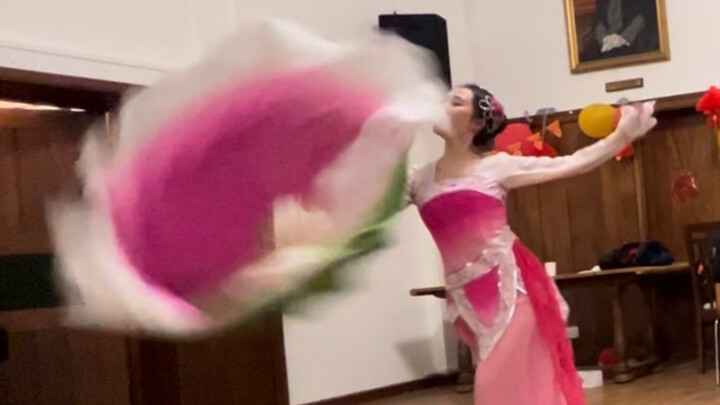 诺丁汉大学Chinese New Year庆祝活动｜《咏荷》翻跳｜老外喊的真响 气氛真的好好