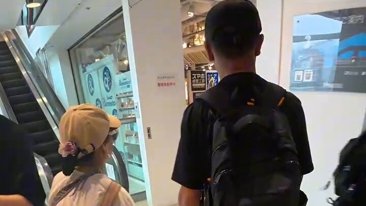 What is it like to compete with scalpers for millet in Tokyo?