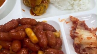 Apa yang dimakan mahasiswa Korea untuk makan siang setiap hari? Tentu saja, selalu ada kimchi di set