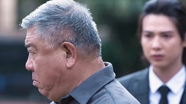 ลูกชายฆ่าคนจนถูกจับ พ่อแค่โทรหาครั้งเดียวก็ปล่อยตัวได้เลย