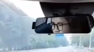 Lampu jalan yang berbelok ke kanan adalah yang paling sulit ditabrak.