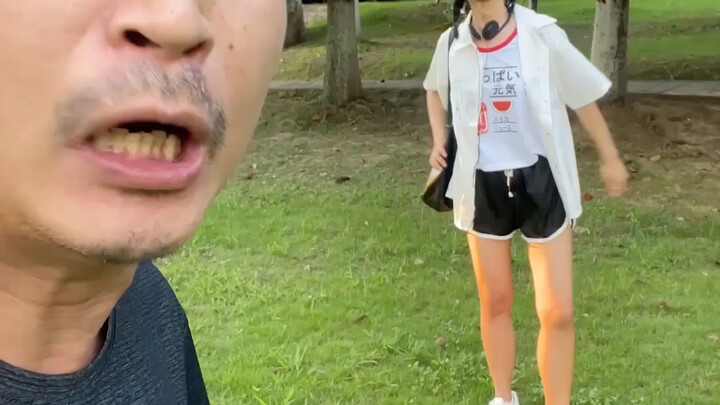 เคล็ดลับเด็ด: ถ่ายรูปอย่าถ่ายในที่มีแสงเด็ดขาด เพราะขาจะดูใหญ่และหนาขึ้นเพราะแสง!