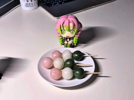 蜜璃是不是亲了他一下？？？
