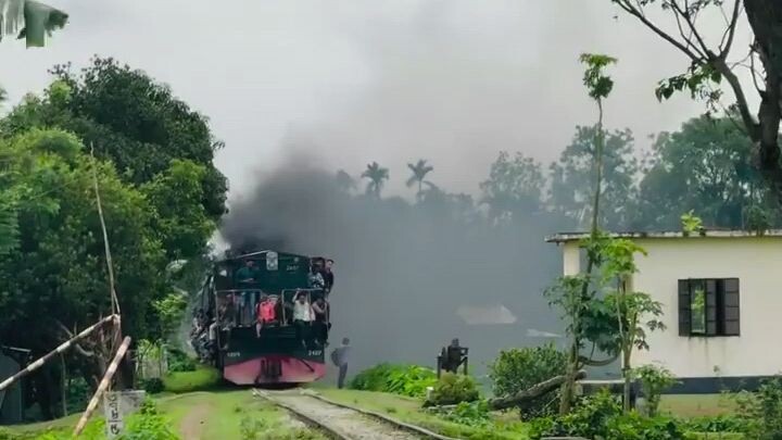 Its Train Or Smoke Machine 😅