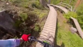 شبح... الشبح وحده يعلم كم مرة سقط فيها.