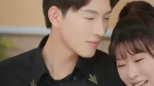 Wanita licik menindas Cinderella, tak tahu pacarnya adalah CEO grup itu