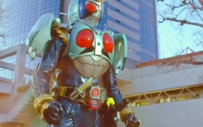 Perhatikan bentuk yang sangat kuat namun jarang terlihat di Kamen Rider