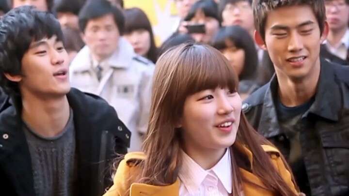 Kim Soo-hyun, Bae Suzy, IU, and Ok Taec-yeon’s street busking — Girls’ Generation’s “Genie”