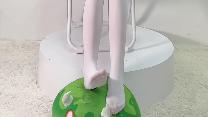 White-Silk Naxiada: Choose Between the Visionary and the Maid!