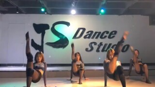 [151 item] Tantang area dansa! Menari hanya dengan stoking! [Tantangan 100 hari untuk mencoba 100 st