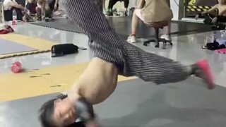中国 5岁 bboy 肘抛