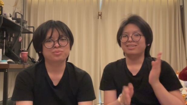 Ya, kami adalah sepasang saudara...