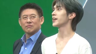 Thai news anchor was struck by Huang Guanheng's handsome looks and couldn't stop staring at him