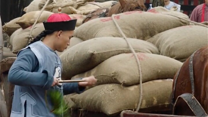 ما إن أنهى تشيانلونغ معاقبة أعظم عشرة فاسدين، حتى أجرى تفتيشًا مفاجئًا على مخازن الحبوب في جميع أنحا