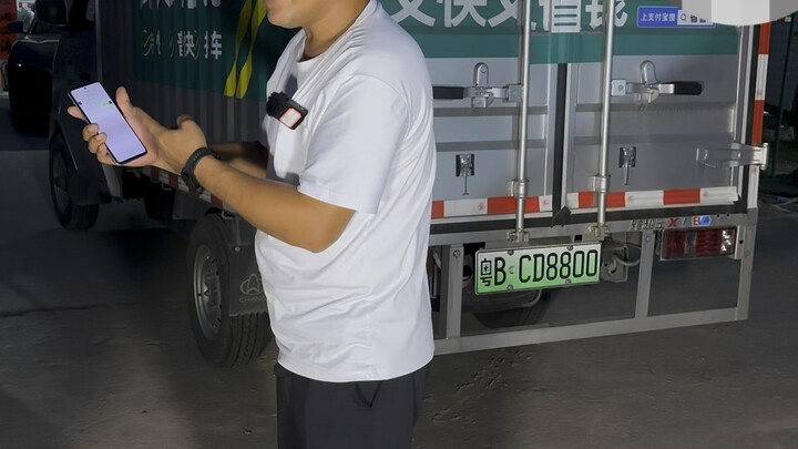 Another brother who fell for the hype bought a new-energy box truck for 140,000 yuan.