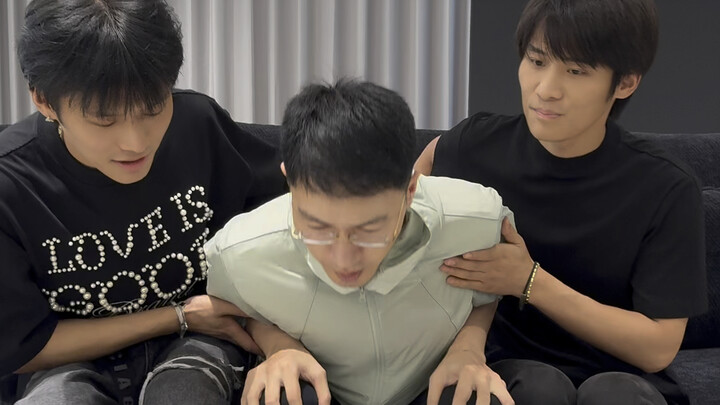 Hongxing Erke’s chairman Wu Rongzhao is pretty introverted, so let’s just keep it simple and shoot a