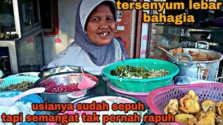 LONTONG PECEL IBU MARIAM PALING MURAH - usia sudah sepuh tapi semangatnya luar biasa