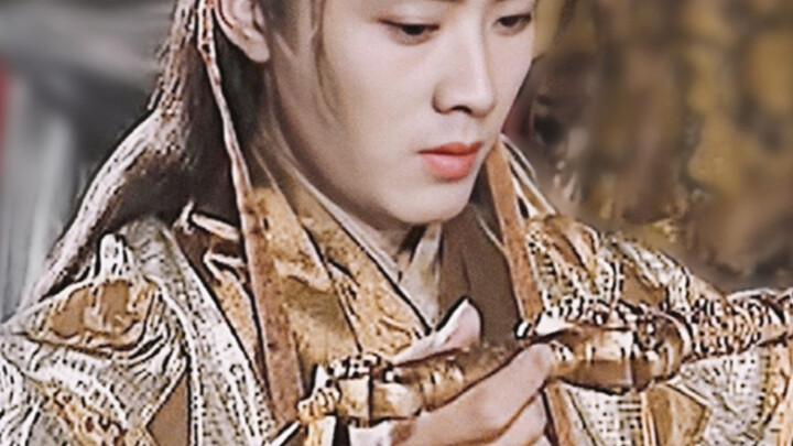 The camera back then was so unforgiving—close-up shots with no beauty filters! If it weren't for goo