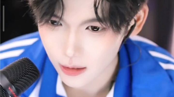 الزميل الأصغر ليس صغيرًا في السن، لكن طاقته لا تُستهان بها! ها هو يبدأ بالفعل!!!