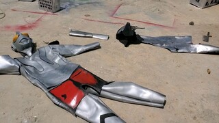 The guys remade the real and fake Ultraman, and three of them made it by hand. They can shoot outdoo