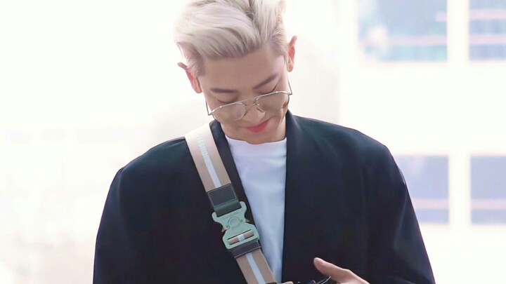 [4K HD] Park Chanyeol — Chaotic Rush at the Airport, Epic Photo Op in Real Time