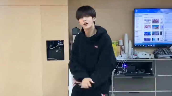 Choi Soobin nhảy “Chị gái thật xinh đẹp” thời kỳ đầu