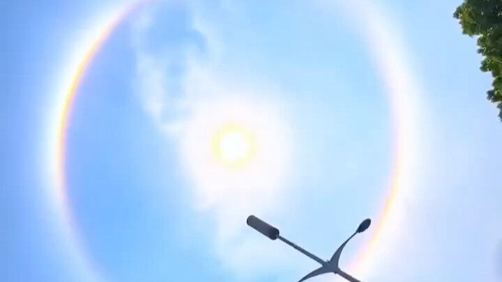 Mặt trời🌞: Trời nóng thế này mà còn không cho người ta mặc váy nữa à?