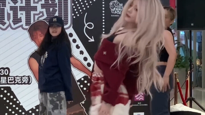 อย่าใส่เสื้อไหมพรมเปิดไหล่แล้วเต้นนะ!