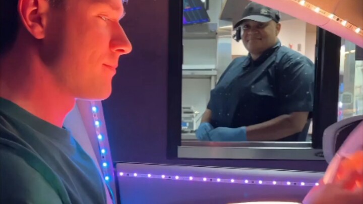 美国男生的短视频都在玩什么？Collins Key