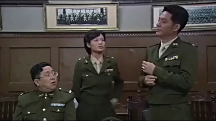 ชมวิธีที่ชายหนุ่มใช้ไหวพริบตอบโต้การตรวจค้นโดยสายลับ意外突袭