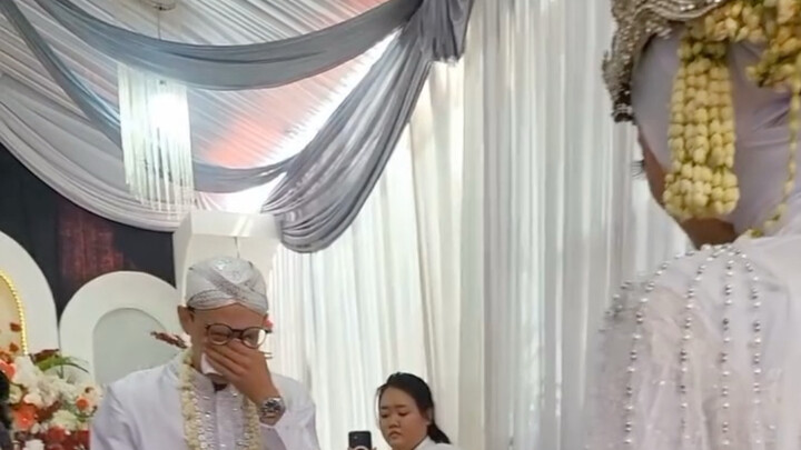 Saking gembiranya karena berhasil mempersunting pujaan hati: Pengantin pria asal Indonesia langsung 