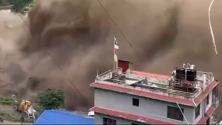 #Flood in #BhotekoshiRiver रसुवाको भोटेकोशी नदीमा ठूलो बाढी, नदी आसपास क्षेत्रमा