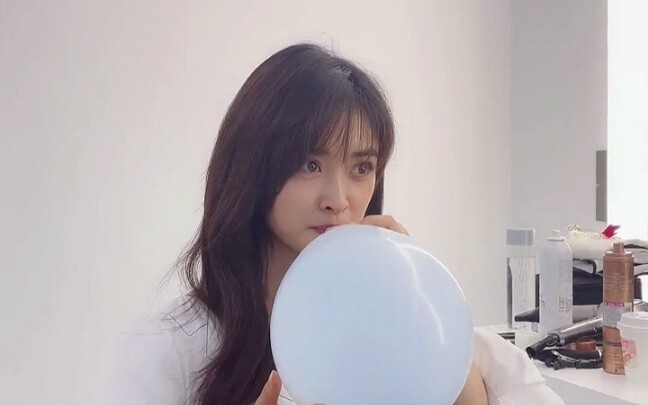 Her long hair is so freaking beautiful!