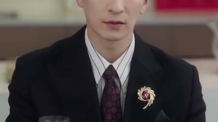 {Gan Wangxing, Yu Yin}Angin Senja Berhenti Di Belakangnya. seorang CEO berusia 3