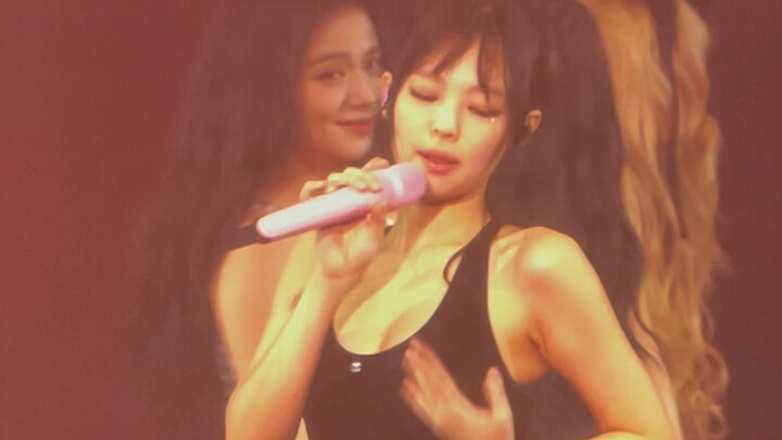 حفل بلاكبينك في هونغ كونغ – اليوم الثاني: جيني مثيرة جدًا، وجيسو تلتفت للنظر أيضًا!