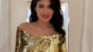 Gia đình Kardashian đón Giáng sinh! Sao dường như thiếu mất một người nhỉ?