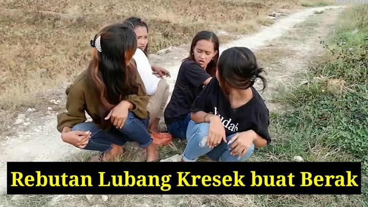 rebutan lobang kresek buat berak😂😁😅