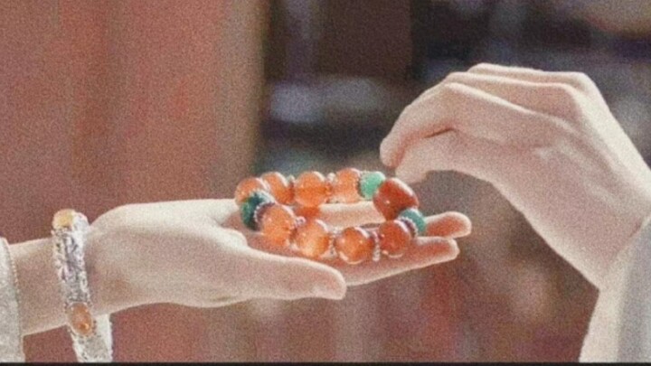 How to express the aesthetics of be with a pair of hands?