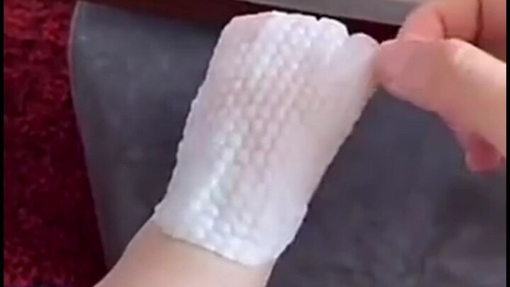 Research shows: human babies’ feet have a mind of their own!