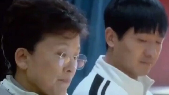 Orang tua yang hanya mementingkan nilai akhirnya memaksa anak untuk memilih melompat dari gedung dan