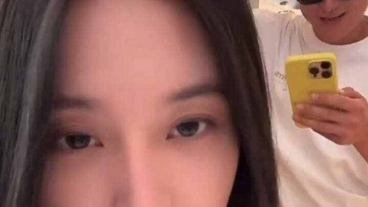 Selebriti pertama di industri hiburan Tiongkok yang senang dipanggil "Kakak Strong"