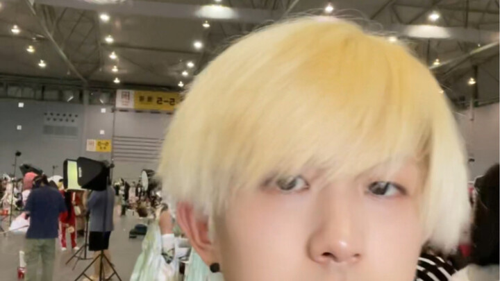 โคอุสึ อิมาอิ เดินผ่านงานคอมมิคคอน CD26 เฉิงตูโดยบังเอิญ