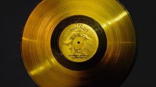 كيف سيتمكن الكائنات الفضائية من فهم القرص الذهبي؟ اتضح أنه تم كتابة طريقة التحويل مسبقًا على سطح الق