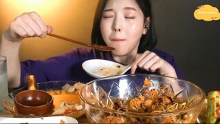 Bào ngư và bạch tuột xào, trứng cá chuồn, tàu hủ, kim chi 6 #amthuc