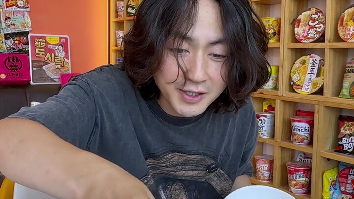 Ăn hết mọi loại mì gói trên thế giới, trở thành “Ông hoàng mì gói thế giới” [Ngày 219] #mìgói #mìtôi