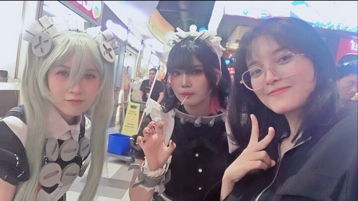 Seru-seruan bareng cosplayer