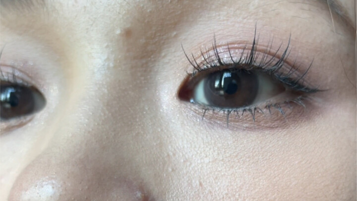 If you take a closer look at real makeup looks, you’ll stop feeling anxious!